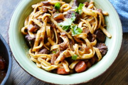 Das ultimative Gulasch-Erlebnis: Tradition trifft auf moderne Küche – Rezept für köstliche Gulasch-Pasta