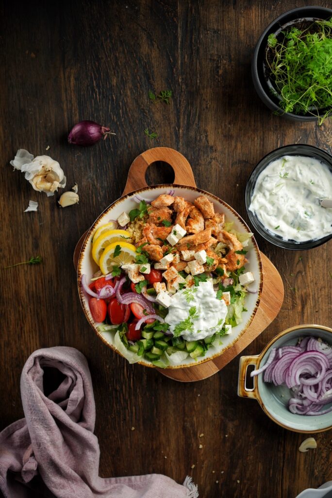 Die perfekte griechische Bowl: Leicht, lecker und wandelbar