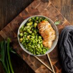 Asia Bowl mit Hähnchen und Gurkensalat