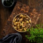 Hühnchen Stroganoff: Cremige Hähnchenpfanne mit Champignons und Pasta