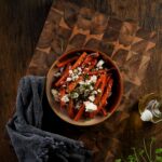 Ofenmöhren mit Feta: Vegetarisches Low-Carb-Rezept für ein köstliches Abendessen