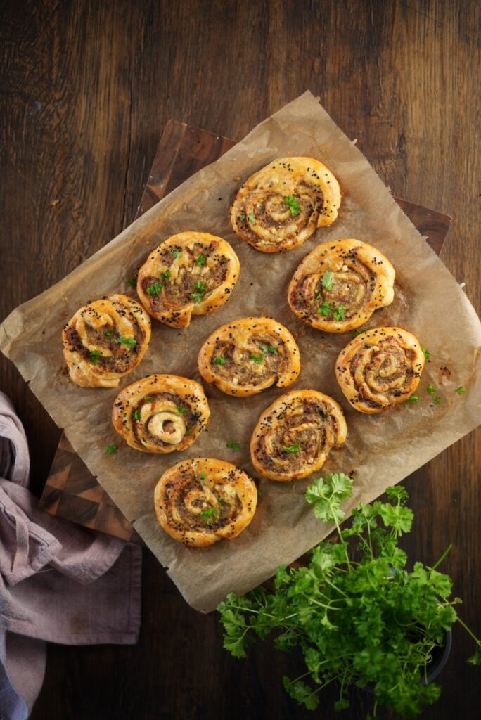 Bifteki-Schnecken: Der perfekte Snack für Gäste und unterwegs
