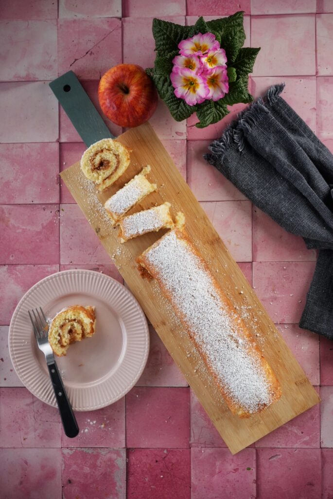 Saftige Apfel-Biskuitrolle: Das perfekte Rezept für Apfelkuchen mal anders