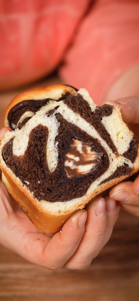 SchokoBrioche mit Schokokern - Fluffig, Süß und Verführerisch!