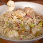 Cremiger Kartoffelsalat mit Drillinge-Kartoffeln in Schale