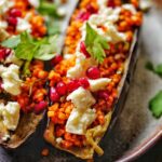 Aubergine gefüllt mit Bulgur, Feta und Granatapfelkernen