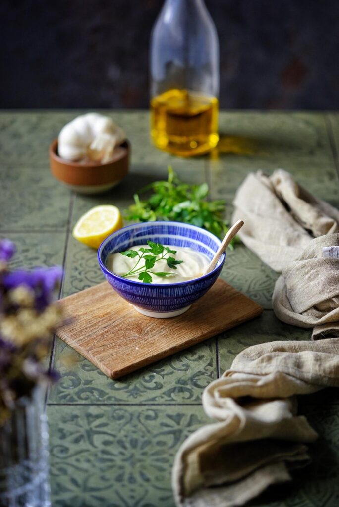 Blitz-Aioli mit Knoblauch und Zitrone