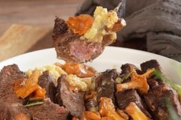 Entrecôte von Château Boeuf® aus dem Airfryer mit Kaffee-Chili-Kruste, Trüffel-Kartoffelstampf und Pfifferlingen