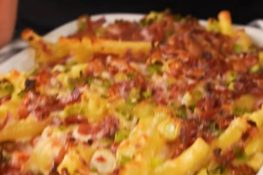 Makkaroni-Auflauf Elsässer Art – cremiger Nudelauflauf mit Speck